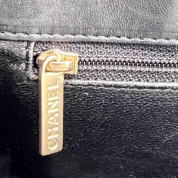 CHANEL Chocolate Bar Black Patent Leather Tote Bag - Picture 17 of 17